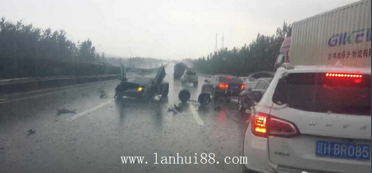豪華跑車事故現場 4